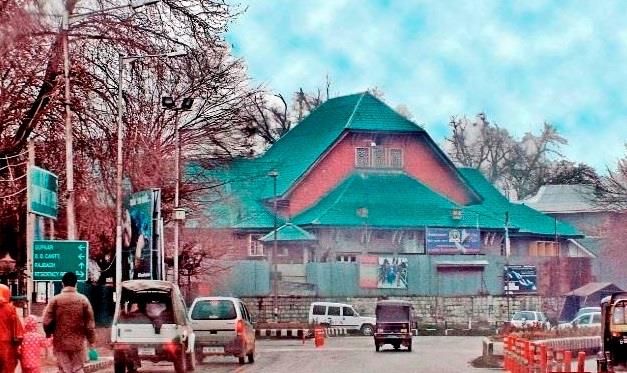 Radio Kashmir employees beaten by forces on Thursday